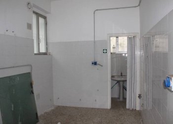 Bagno - Negozio via Ugo Foscolo, 8, Rocca Imperiale - foto 7