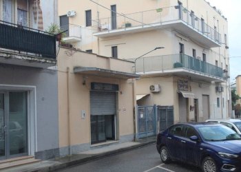 Facciata - Negozio via Ugo Foscolo, 8, Rocca Imperiale - foto 10