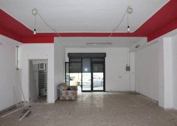 Interno non residenziale - Negozio via Ugo Foscolo, 8, Rocca Imperiale - foto 2