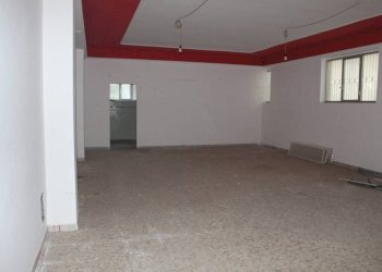Interno non residenziale - Negozio via Ugo Foscolo, 8, Rocca Imperiale - foto 3