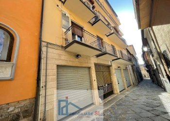 Three-room apartment Via Arcivescovo Francesco Pacca, Benevento - photo 2