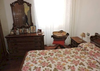 Camera da letto - Appartamento via Carlo Rolando, 11, Genova (zona Sampierdarena) - foto 9