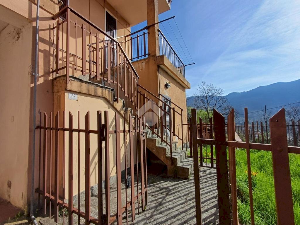 Apartment Via Francesco Strata, Savignone - photo 2