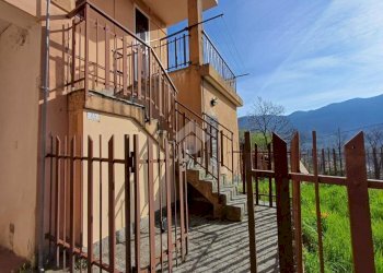 Apartment Via Francesco Strata, Savignone - photo 2