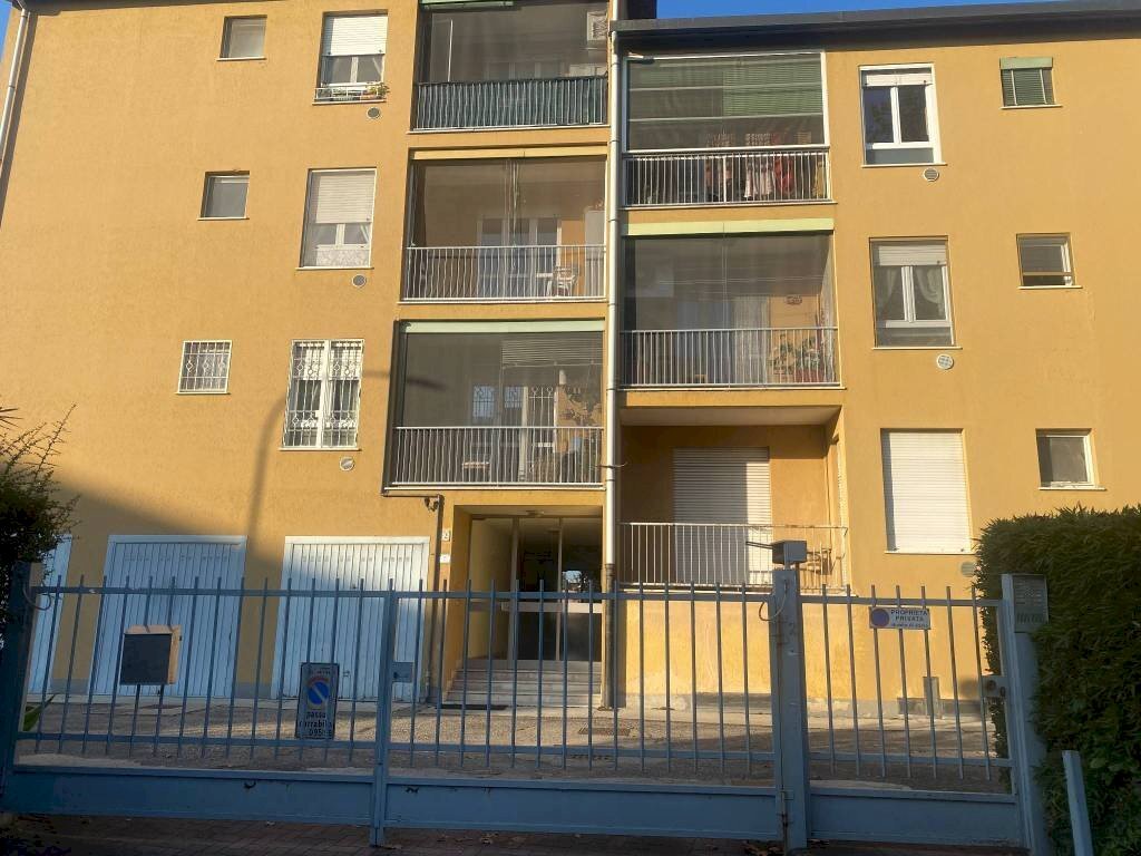 Facciata - Trilocale via Romagna, Buccinasco - foto 1