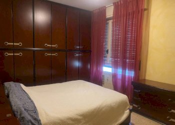 Camera da letto - Three-room apartment via Romagna, Buccinasco - photo 11