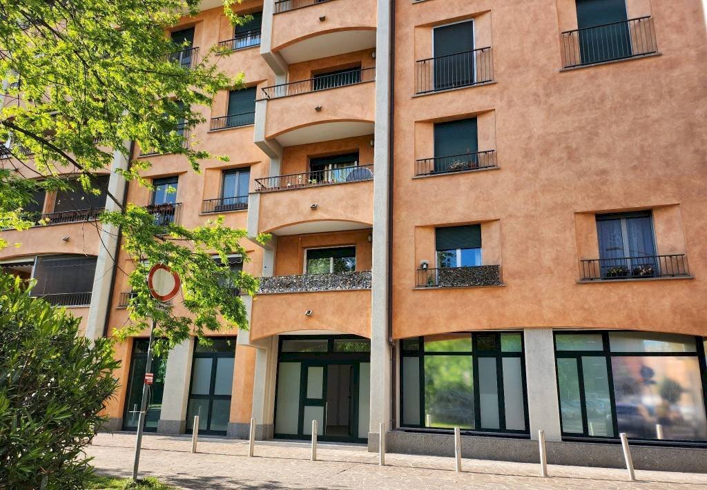 Facciata - Trilocale via Achille Grandi, 24, Corsico - foto 2