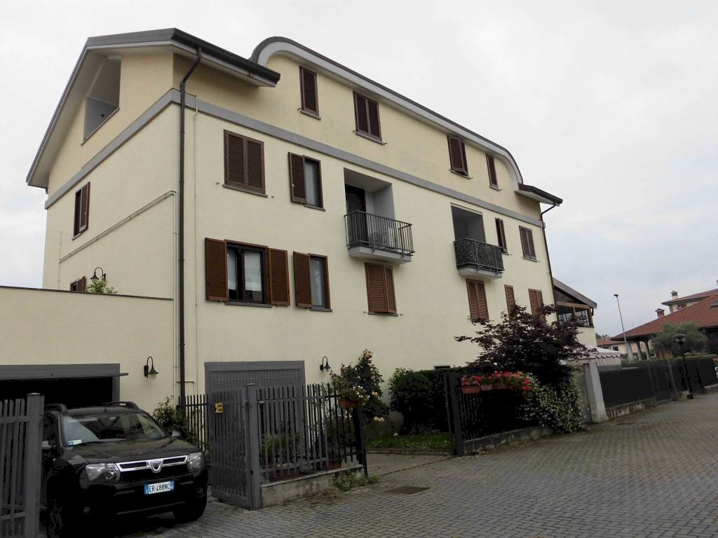 Facciata - Trilocale via per Cascina Centenara, 43, Lacchiarella - foto 1