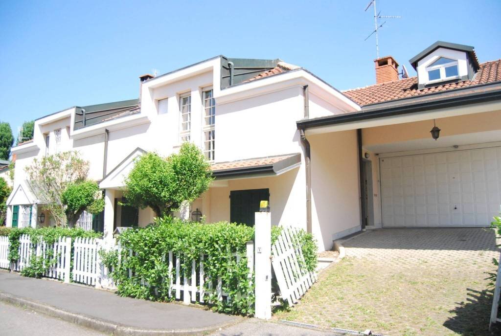 Facciata - Villa via Rovido, Buccinasco - foto 1