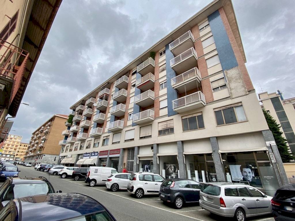 Facciata - Shop via Trieste, 13H, Biella - photo 2