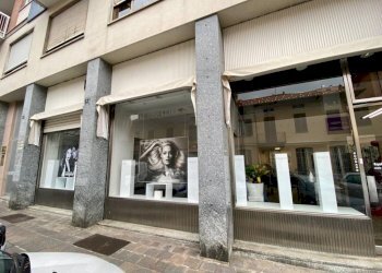 Facciata - Shop via Trieste, 13H, Biella - photo 4