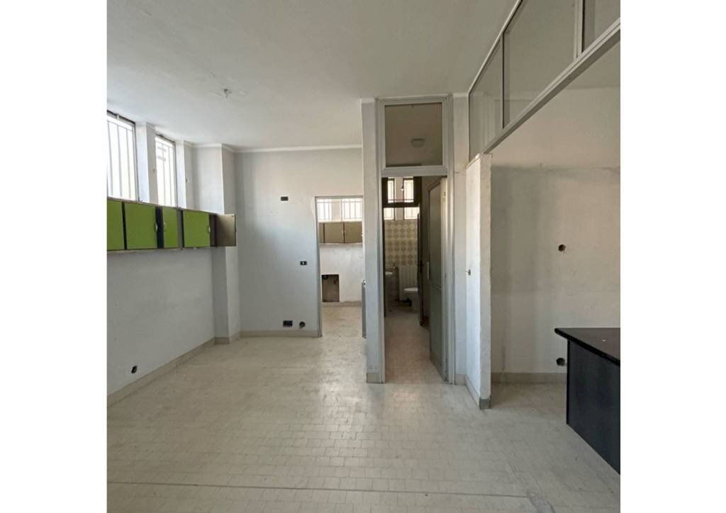 Interno palazzo - Shop piazza Arturo Graf, 132, Torino (neighborhood San Salvario) - photo 3