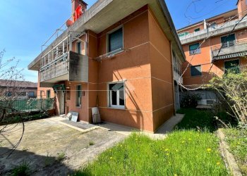 Four-room apartment Via colombo, Casella - photo 1