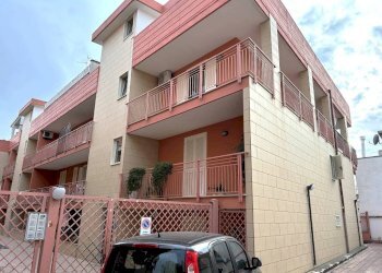 Facciata - Box vico Privato Ventafridda, 3, Bitonto - foto 2