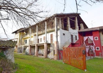 Facciata - Rustic via Emilio Sambuy, 30, Lesegno - photo 1