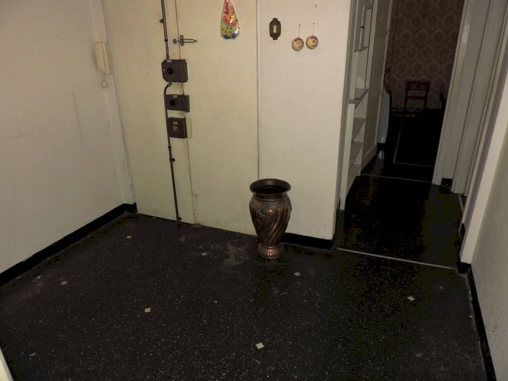 Ingresso - Bilocale via Ventotene, 29, Genova (zona Lagaccio) - foto 2