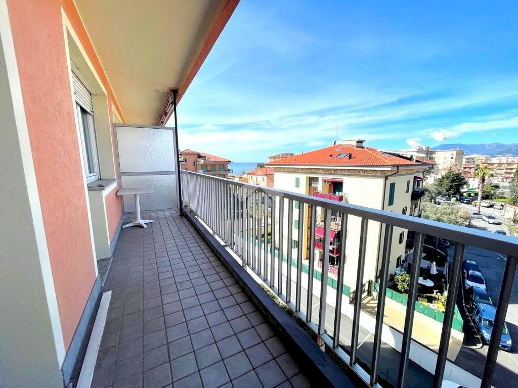 Two-room apartment Via degli amici, Bordighera - photo 1