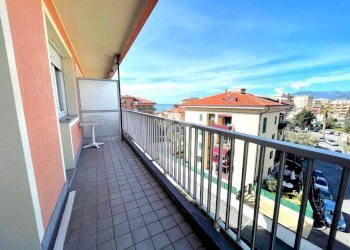 Two-room apartment Via degli amici, Bordighera - photo 1
