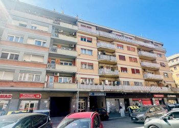 Facciata - Trilocale via delle Gondole, Roma (zona Lido di Ostia) - foto 23