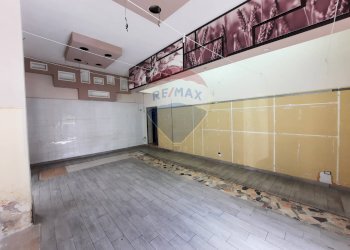 Locale Commerciale Via San Paolo ang. Via G.no Bruno, Casoria - foto 4