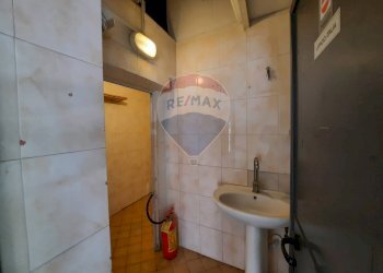 Locale Commerciale Via San Paolo ang. Via G.no Bruno, Casoria - foto 8