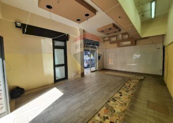 Locale Commerciale Via San Paolo ang. Via G.no Bruno, Casoria - foto 10