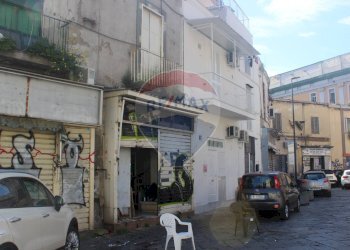 Bilocale Napoli (zona Mercato) - foto 2