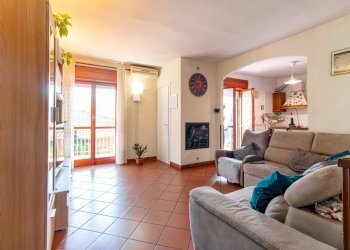 Four-room apartment Via Gioacchino Rossini, Baronissi - photo 1