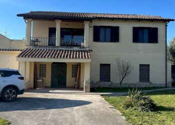 Villa Unifamiliare Via Frisa, Roma - foto 1