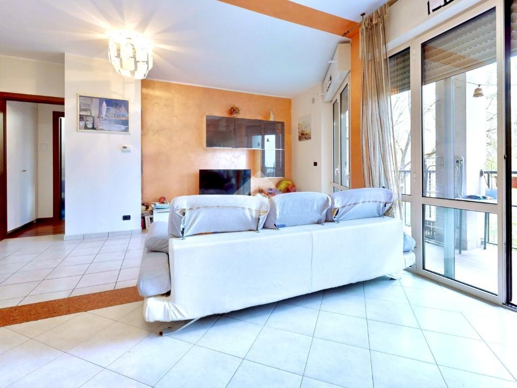 Four-room apartment Via Caduti in Missione di Pace, Milano (neighborhood Rubattino) - photo 2