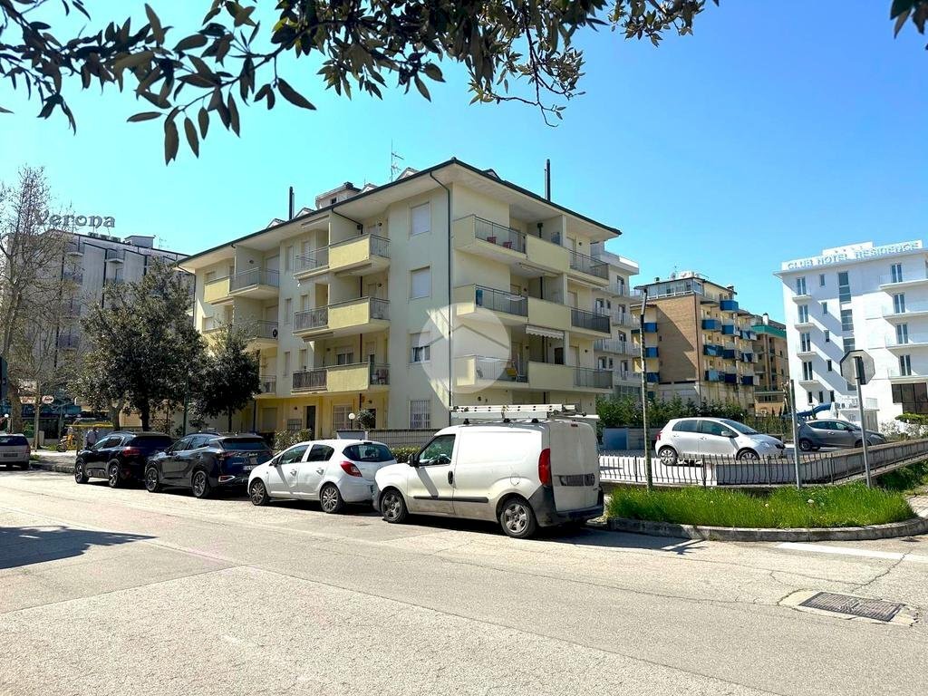 Three-room apartment Viale Bernini, Cesenatico - photo 1