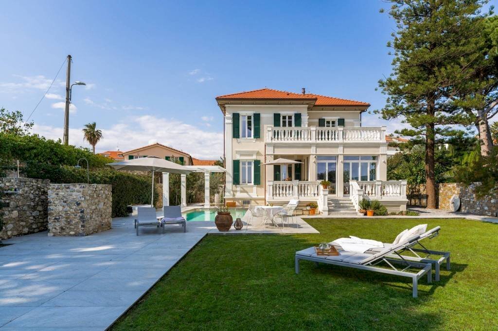 Facciata - Villa via Generale Ardoino, 114, Diano Marina - foto 1