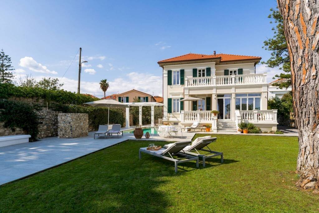 Facciata - Villa via Generale Ardoino, 114, Diano Marina - foto 2