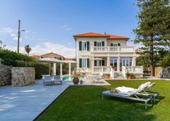 Facciata - Villa via Generale Ardoino, 114, Diano Marina - foto 1