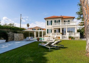 Facciata - Villa via Generale Ardoino, 114, Diano Marina - foto 2
