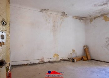 Stanza non arredata - One-room apartment via Umberto I, 128, Busca - photo 6
