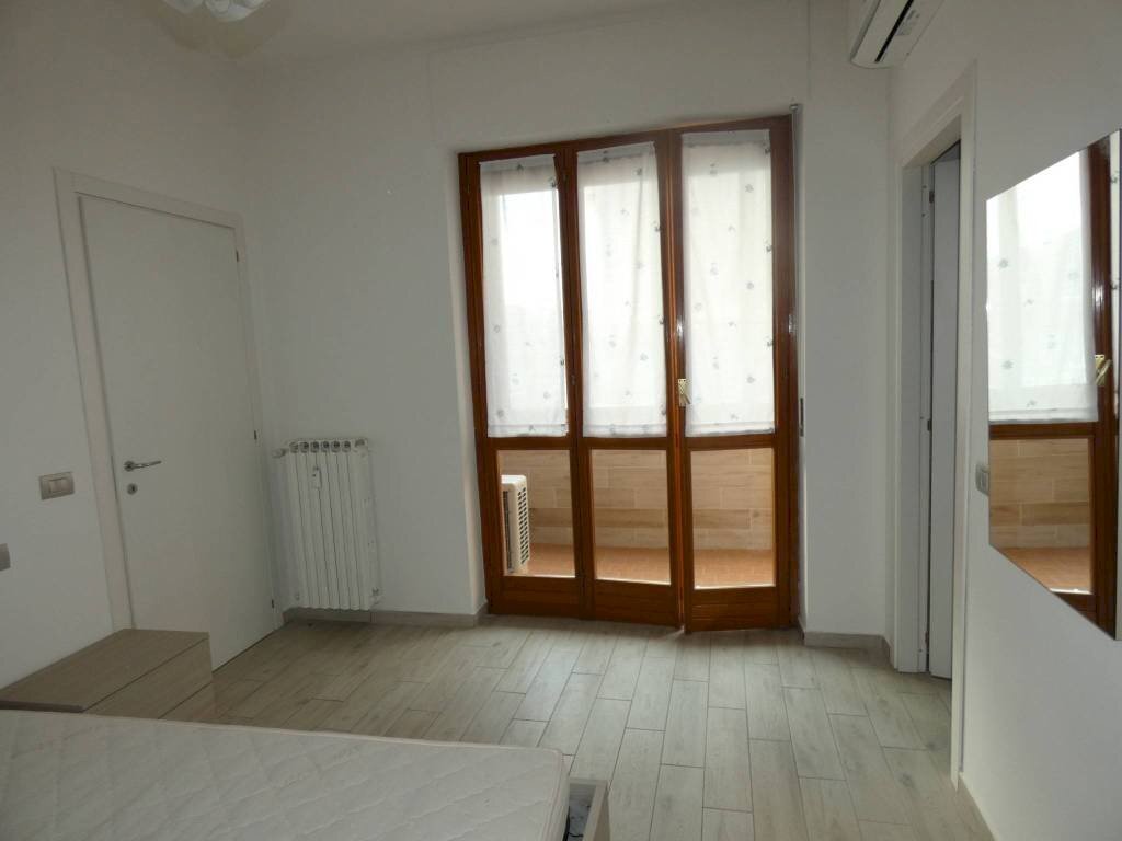 Camera da letto - Bilocale corso Europa, 22A, Alba - foto 1