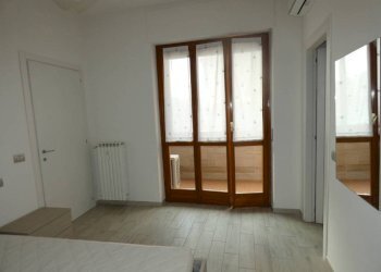 Camera da letto - Bilocale corso Europa, 22A, Alba - foto 1