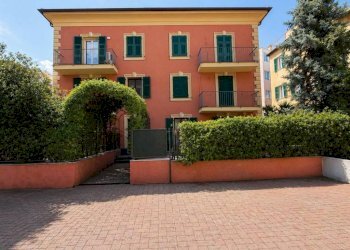 Facciata - Three-room apartment Genova (neighborhood Quarto) - photo 16