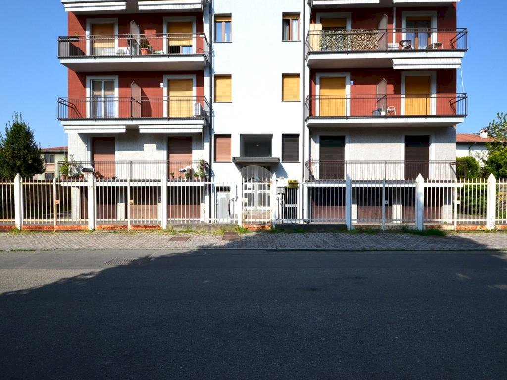 Three-room apartment Via N. Bixio, Vittuone - photo 1