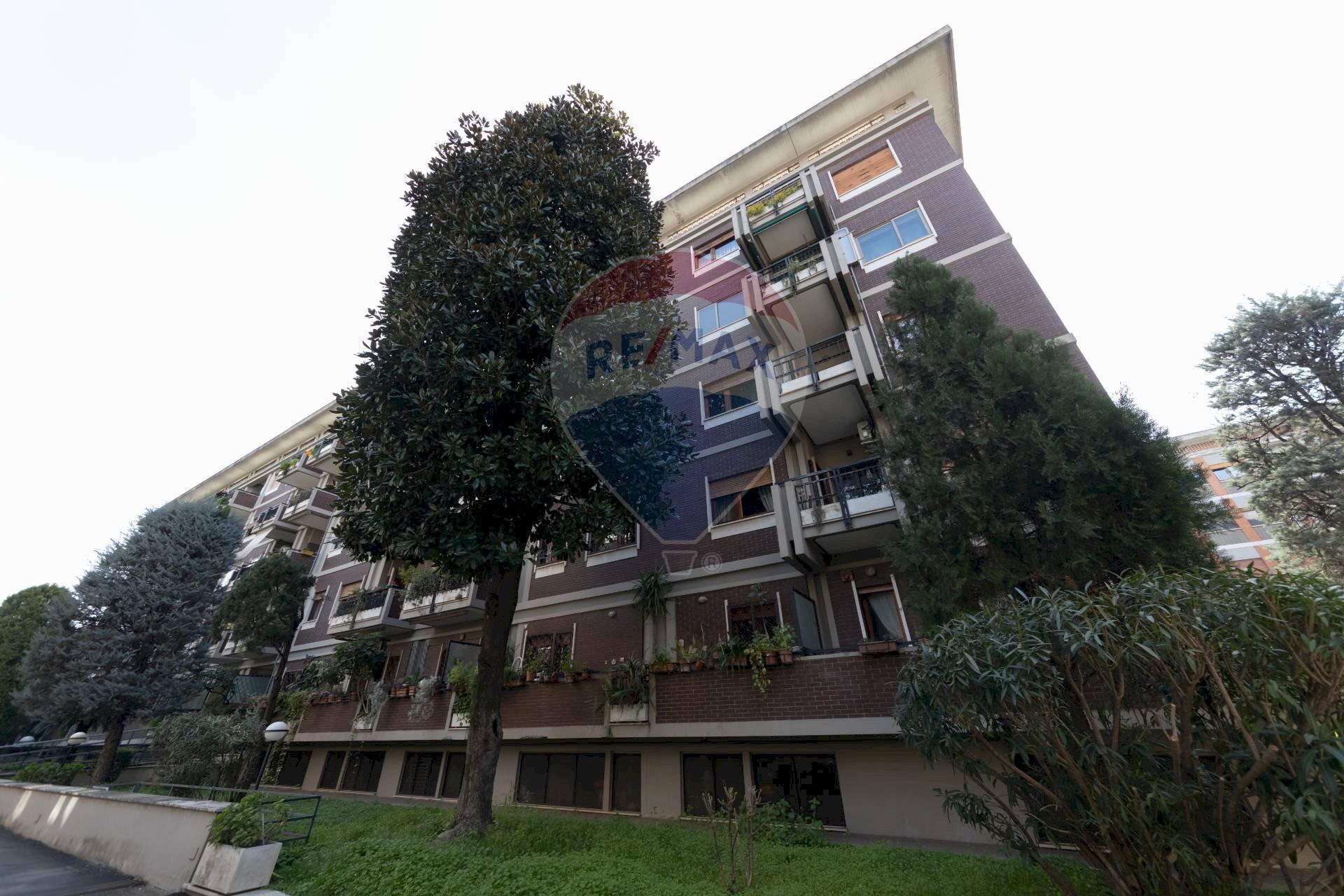 Two-room apartment Roma (neighborhood Colli Albani) - photo 1