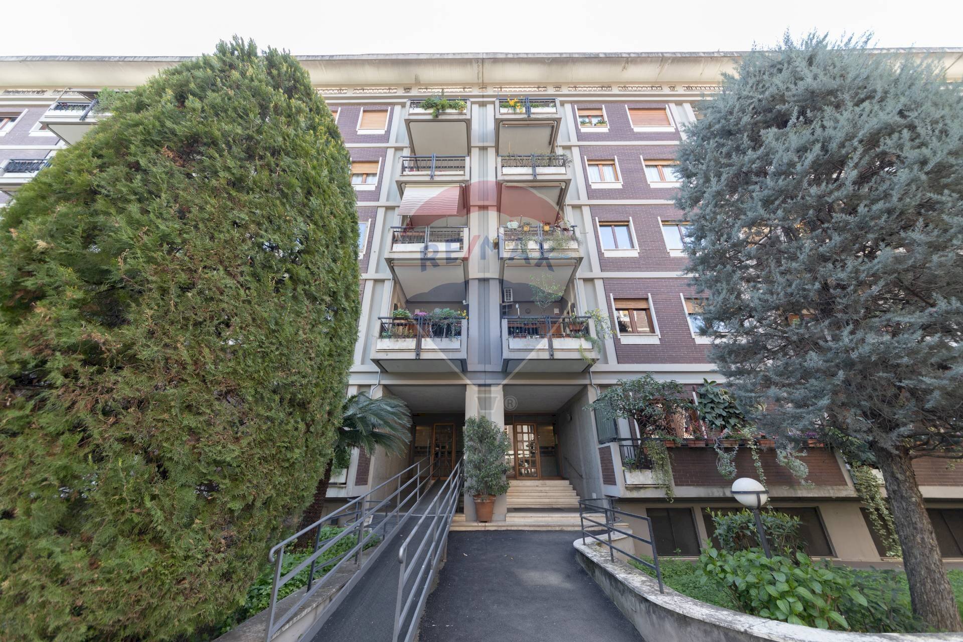 Two-room apartment Roma (neighborhood Colli Albani) - photo 2