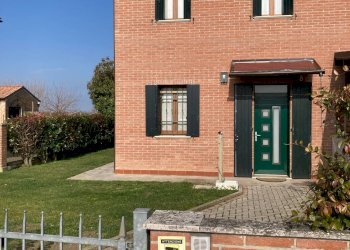 Villa a Schiera Via Navigazione, Ferrara (zona San Martino) - foto 1