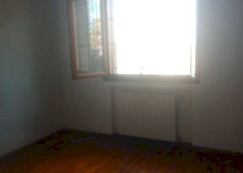 Camera da letto - Three-room apartment via San Geminiano, San Prospero - photo 5