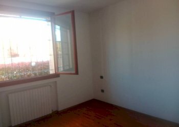 Camera da letto - Three-room apartment via San Geminiano, San Prospero - photo 7