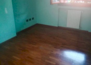 Camera da letto - Three-room apartment via San Geminiano, San Prospero - photo 17