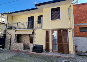 Facciata - Casa indipendente via Giacomo Matteotti, 41, Suno - foto 1