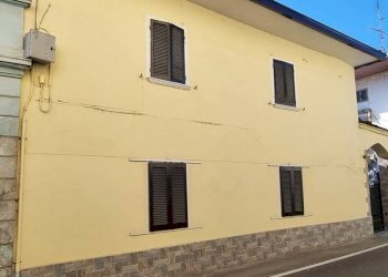 Facciata - Casa indipendente via Giacomo Matteotti, 41, Suno - foto 2