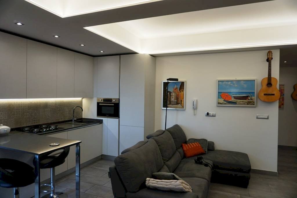 Soggiorno - Quadrilocale via Gian Battista Monti, 20, Genova (zona Sampierdarena) - foto 1