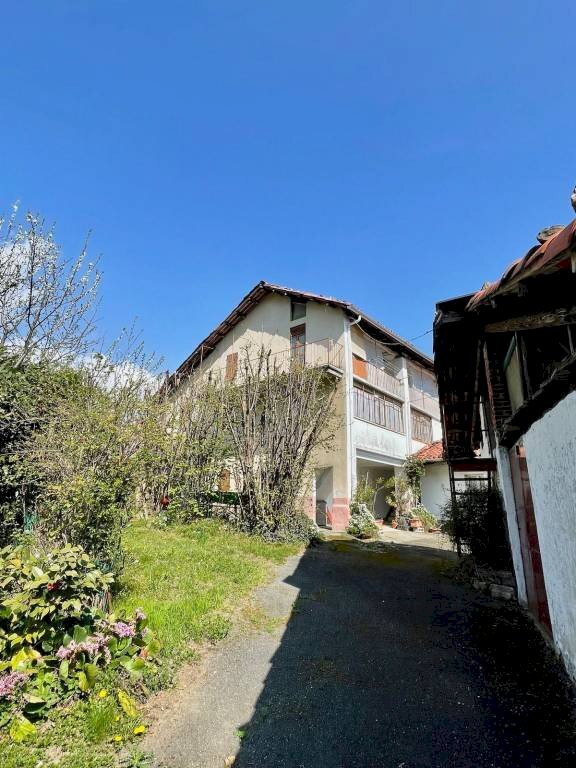 Facciata - Villa strada Cantone Pezza, 30/32, Biella - photo 1